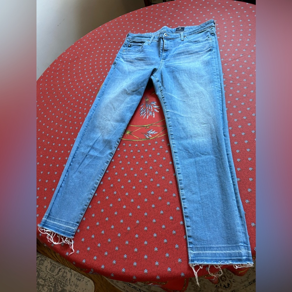 AG mid rise Capri jeans ragged cuffs. Pale denim colour. Size 31